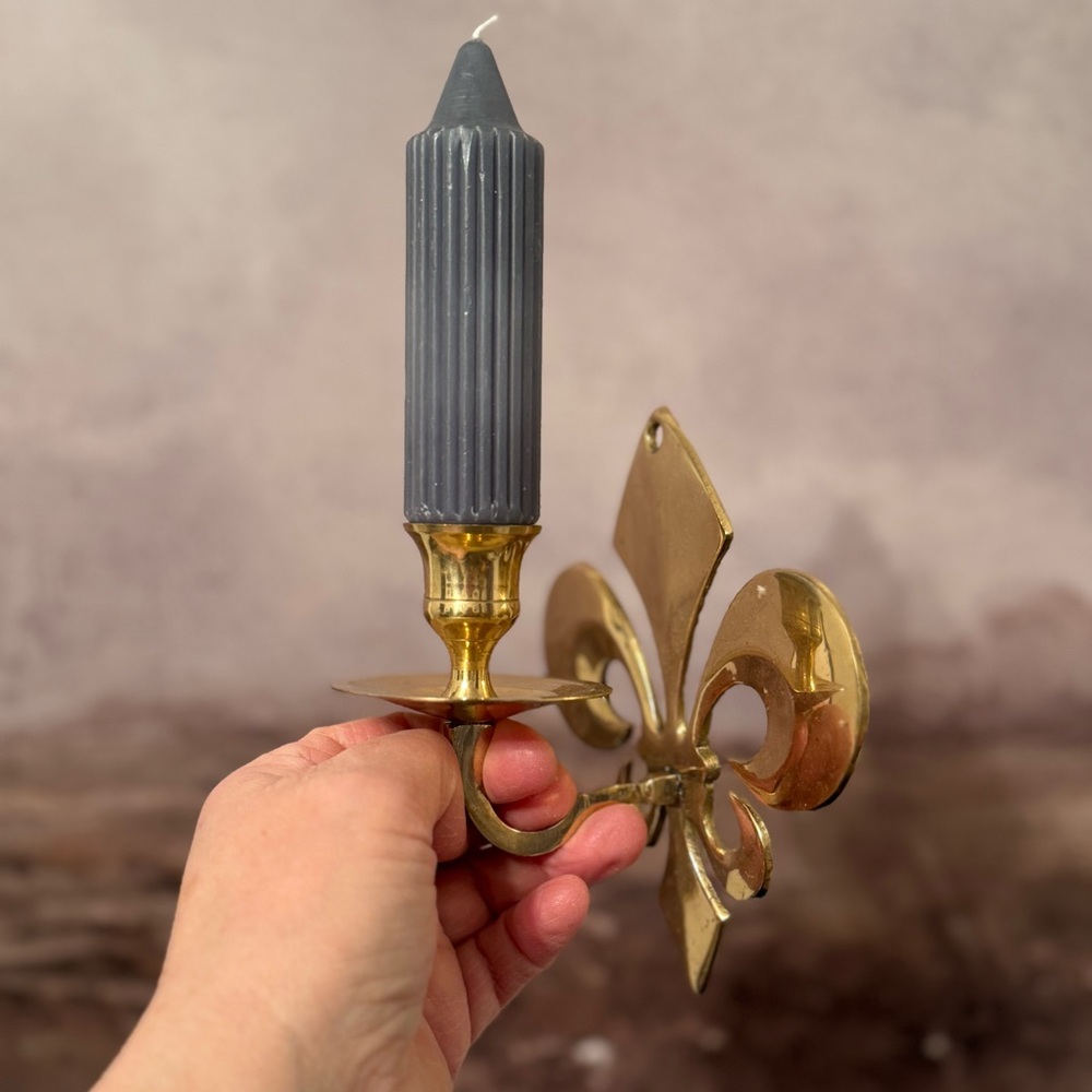 Set off 2 Brass Fleur de Lis Wall
Sconce